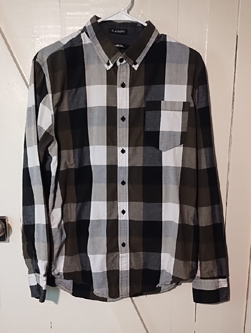 Carbon VGC Large Black & White Plaid Button-Down Shirt.